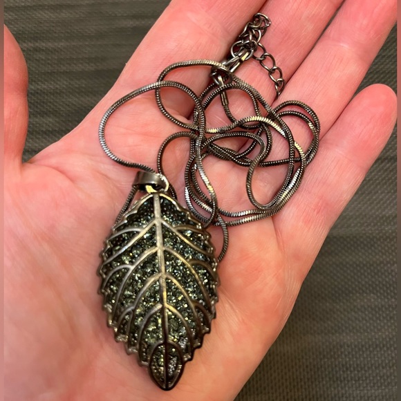 Sparkly Gunmetal Silver-tone Leaf Pendant and Necklace - Picture 7 of 10